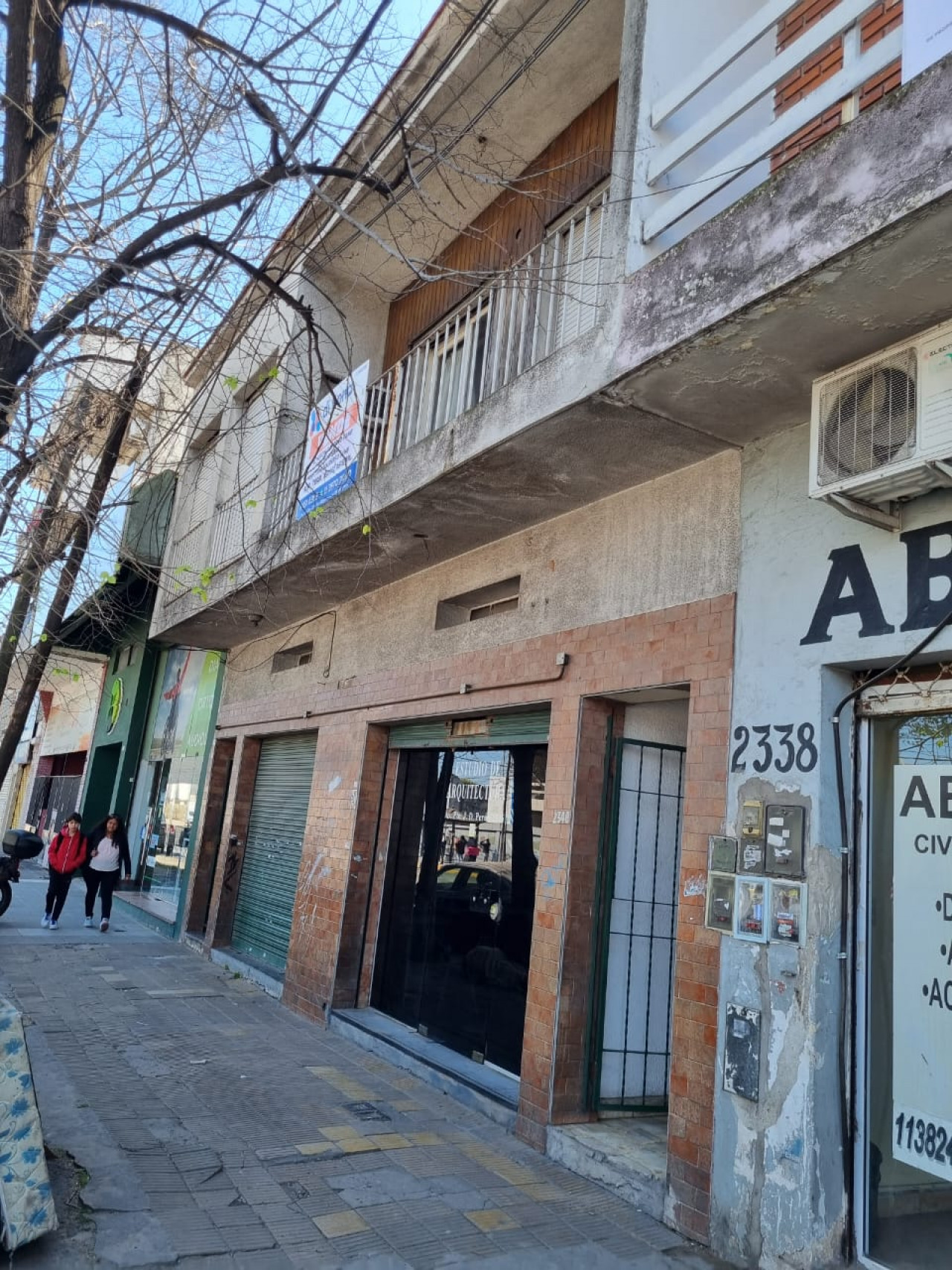 Local y 2 inmuebles en Macrocentro sobre importante Avenida de San Miguel